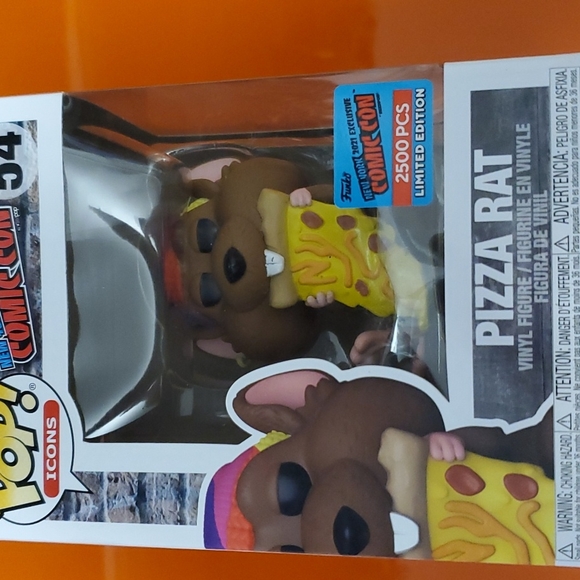 Comic Con Collectible - Picture 1 of 4